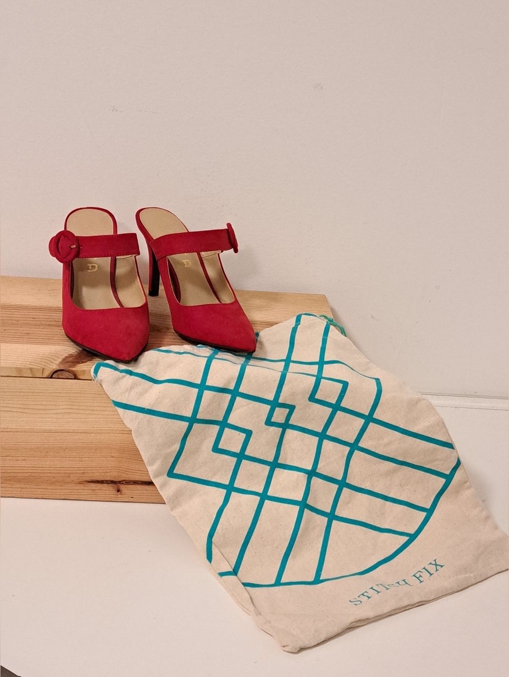 Unisa Red Suede Pointed Mary Jane Kitten Heels with Round Buckle Misses 6.5